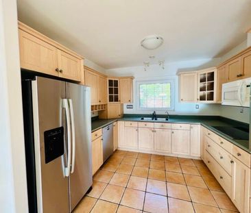 Private Lakefront detached home in Hammonds Plains - Photo 4