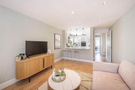 2 bedroom flat to rent - Photo 3