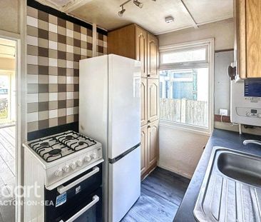 2 bedroom detached bungalow to rent - Photo 2