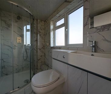 Hazel Road, Mytchett, Camberley, Surrey, GU16 - Photo 2