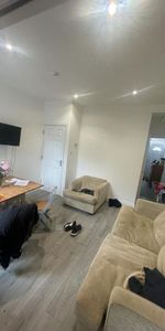82 Leopold Street - Modern 4 Bed 2 BathLoughborough - Photo 3