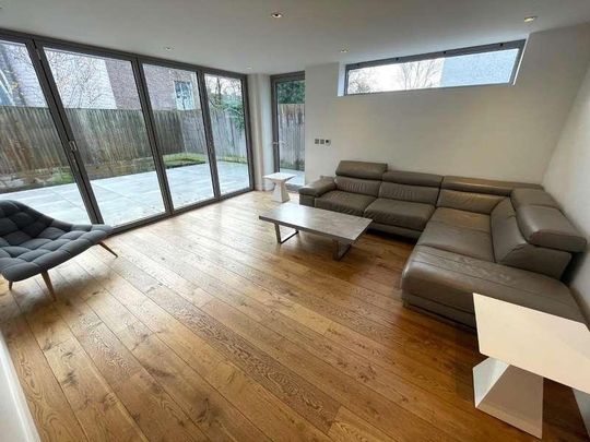 Goodwyn Avenue, Mill Hill, NW7 - Photo 1