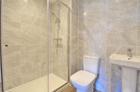 4 bedroom end of terrace house to rent - Photo 4