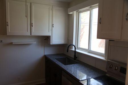 For Lease - 16 Clairlea Crescent, Toronto, Ontario - Photo 4