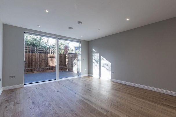 3 bedroom ground floor flat to rent - Photo 1