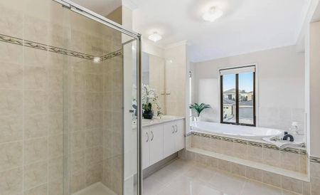 Modern, Large Family Home! - Photo 3
