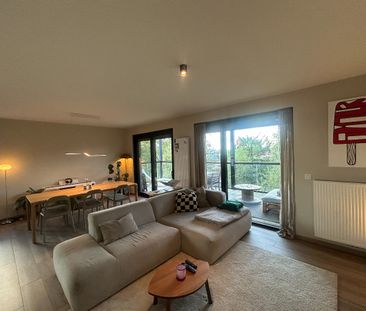 Prachtig appartement met 2 slaapkamers en autostaanplaats - Photo 3
