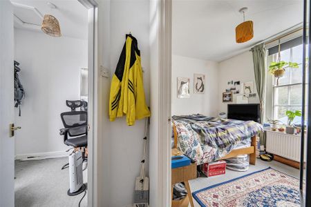 2 bedroom end of terrace house to rent - Photo 5