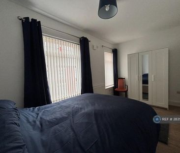 1 bedroom in a house share to rent - Photo 4
