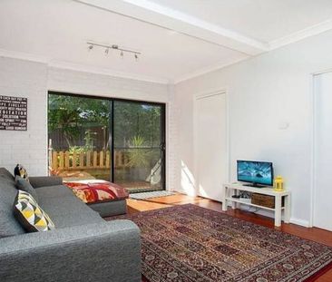 Spacious High-Ceiling Granny Flat in Prime Location - Photo 1
