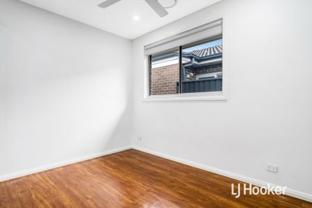 Beautiful 4 Bedroom Home - Great Location! - Photo 4