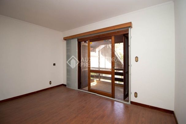 Casa com 5 quartos e 749m² para alugar em Ipanema, Porto Alegre. - Photo 1