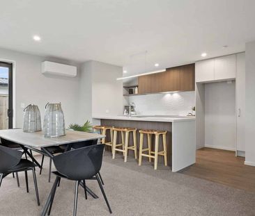 ROLLESTON - STYLISH 3 BEDROOM HOME, DOUBLE GARAGE, LARGE SECTION - Photo 2