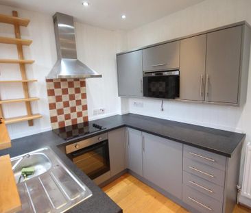 3 bedroom semi-detached house to rent - Photo 6