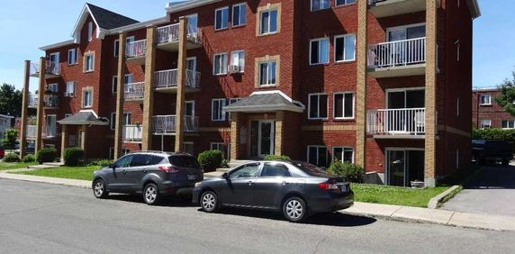 Laval, 4½ à louer - Photo 2