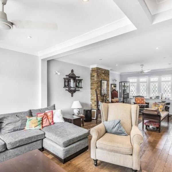 4 bedroom link detached house to rent - Photo 1