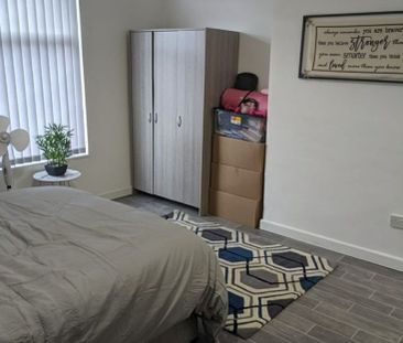 1 Bed Flat, Manchester, M11 - Photo 3
