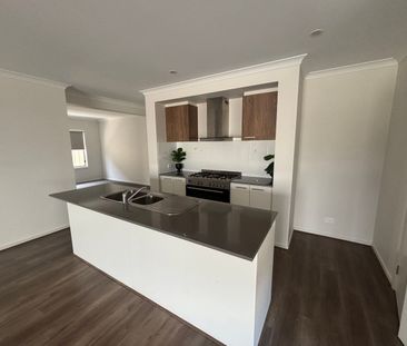 Modern Family Home - Photo 2