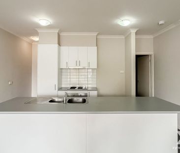 Stunning 2 Bedroom Townhouse in a Prime Location - Photo 4