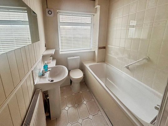 3 bedroom bungalow to rent - Photo 1