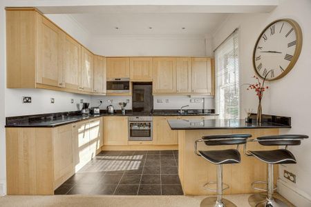 3 bedroom flat to rent - Photo 5