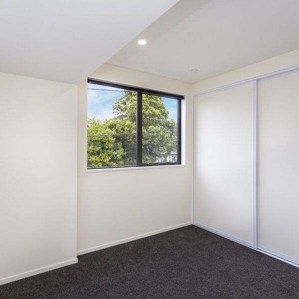 Stunning brand new home! - Photo 1