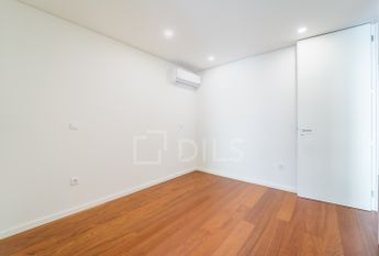 Apartamento T1 com varanda - Novo - Casa da Musica - Rotunda Boavista
