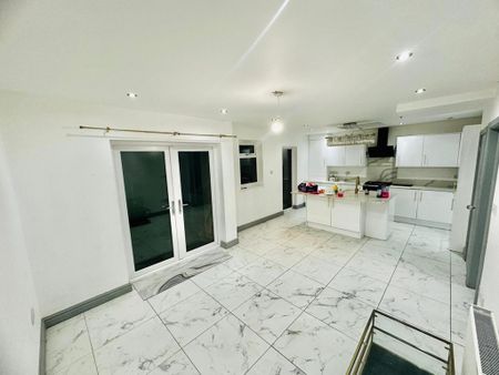 3 bedroom semi-detached house to rent - Photo 5