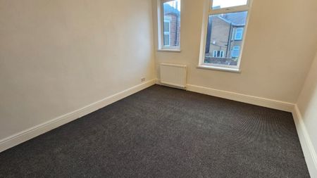 2 bed Terraced - To Let - Photo 4