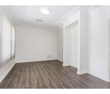 Four bedroom house with ducted air conditioning - Photo 4