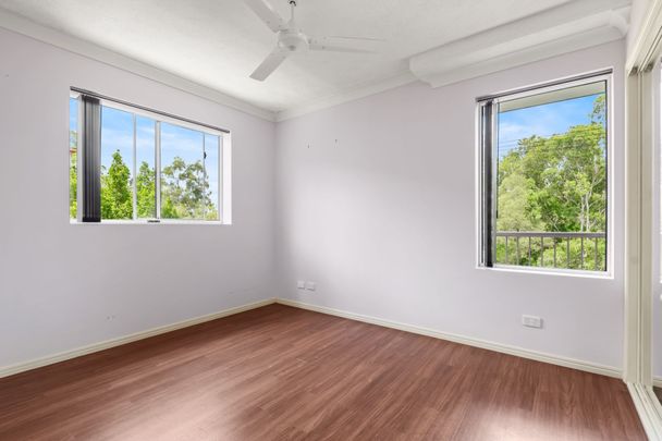 Perfect Location - Spacious and Well Appointed 2 Bedroom Apartment! - Photo 1