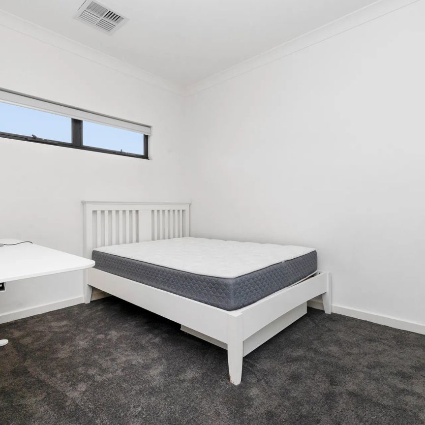 Contemporary Designer Living in Prime Magill Location - Photo 1