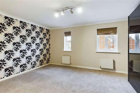 Fox Court, Aldershot, Hampshire, GU12 - Photo 5