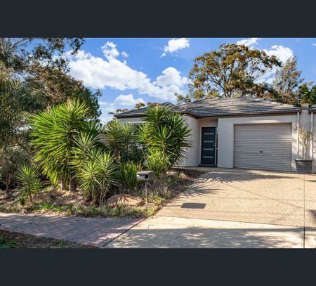 21 Ingleton Dr, Hallett Cove, SA 5158 - Photo 2