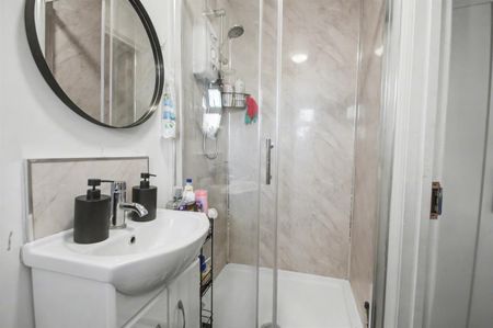 1 Bedroom House / Flat Share to let - Photo 5