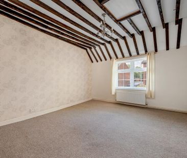 2 bedroom character property to rent - Photo 4