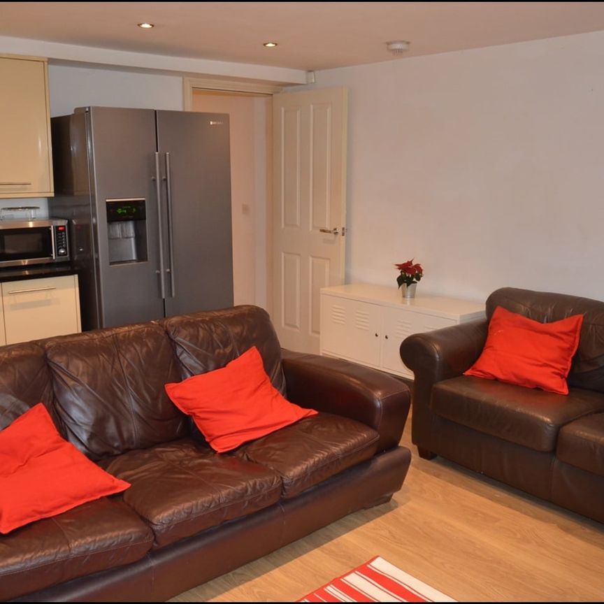 2 Bed Flat, Demesne Road, M16 - Photo 1