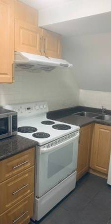 629-base 3 Beds Unit for rent - Photo 1