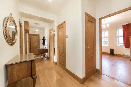 3 bedroom flat in Grenville Street - Photo 2