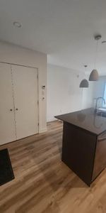 Cession de bail 3 1/2 moderne Centre ville de Laval – Disponible immédiatement – 1529$ - Photo 3