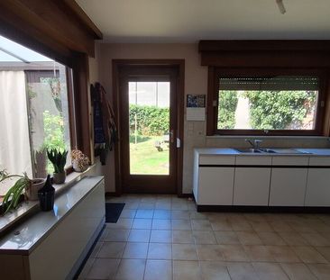 Ruime woning met 3 slaapkamers, tuin en garage in Abele. - foto 3