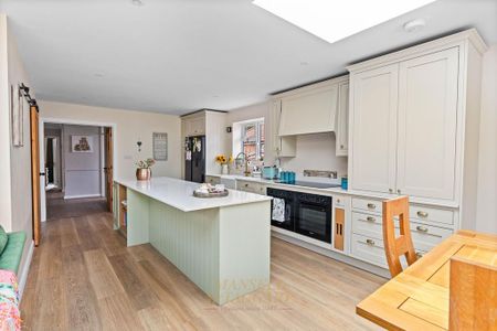 4 bedroom detached house to rent - Photo 5