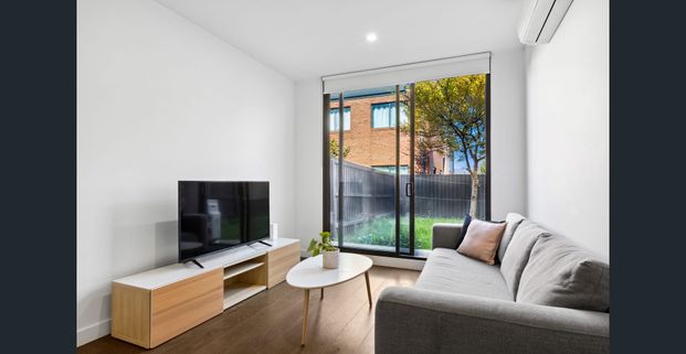 Female Only Furnished Modern Townhouse near Monash University with BILLS - SHORT TERM LEASE ACCEPTED - Photo 1
