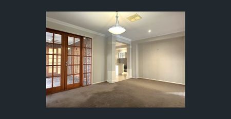 Four bedroom stunning home in the heart of Epping - Photo 3