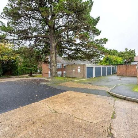 Burhill Grove, Pinner, HA5 - Photo 3