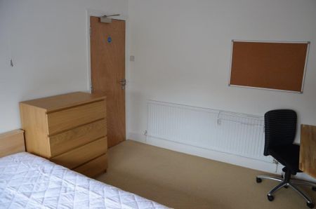 4 bedroom semi-detached house to rent - Photo 5