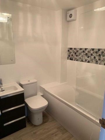 2 bedroom flat to rent - Photo 4