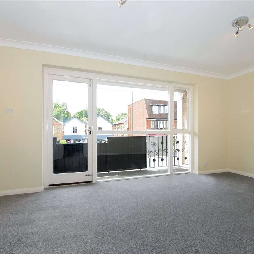 First floor maisonette set over two floors offering three bedrooms in the centre of Sunningdale. - Photo 1