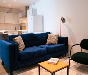 1 bedroom in a house share to rent - Photo 2