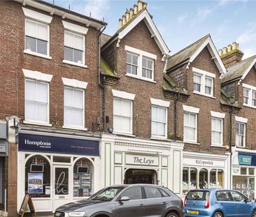 A first floor one bedroom apartment centrally located on the High Street - Photo 1